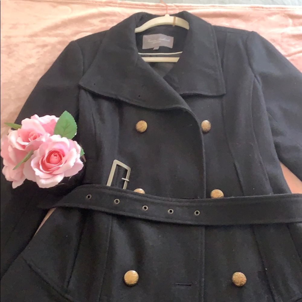 Médium size black coat ..